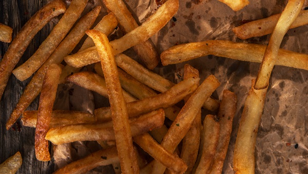 freir mucho las patatas provoca acrilamida