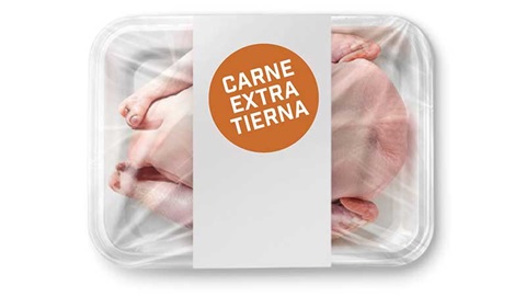pollo envasado con etiqueta de carne extra tierna