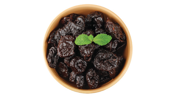 cuenco de ciruelas pasas