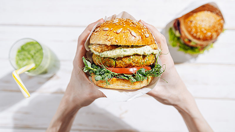 Hamburguesas vegetales que parecen de carne