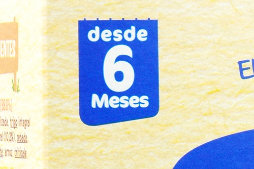 Detalle del etiquetado donde indica que el producto se puede dar al bebé "desde 6 meses"