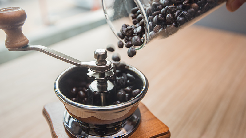 molinillo de cafe estilo antiguo