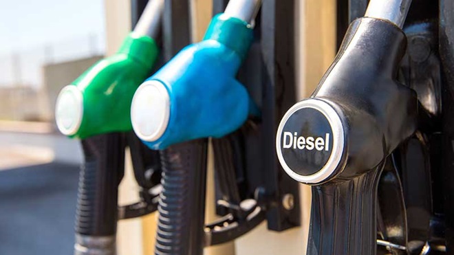 Gasolinera-mangueras de combustible-diesel-subida de impuestos