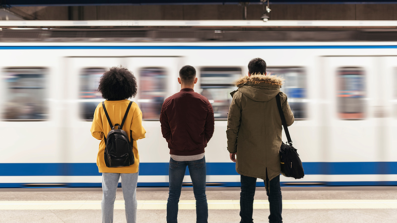 Ayudas al transporte público que se caen del cartel, al menos de momento