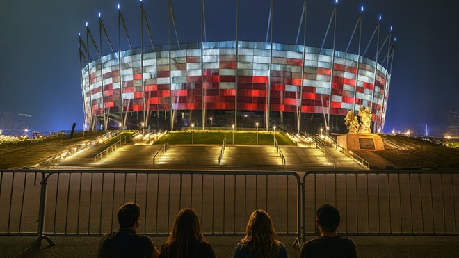 Estadio iluminado - campaña Lo que pagamos por lo que no tiene precio - precios dinámicos