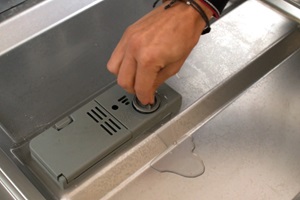 electrodomesticos-accesibles-deposito-lavavajillas-rosca