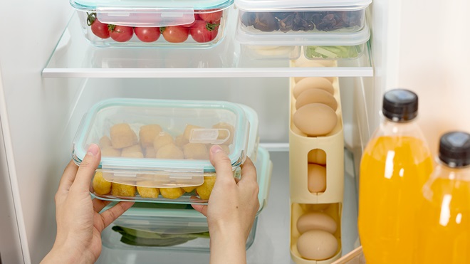 alimentos ordenados en un frigorífico