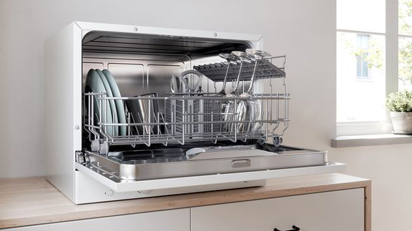 lavavajillas compacto sobre encimera