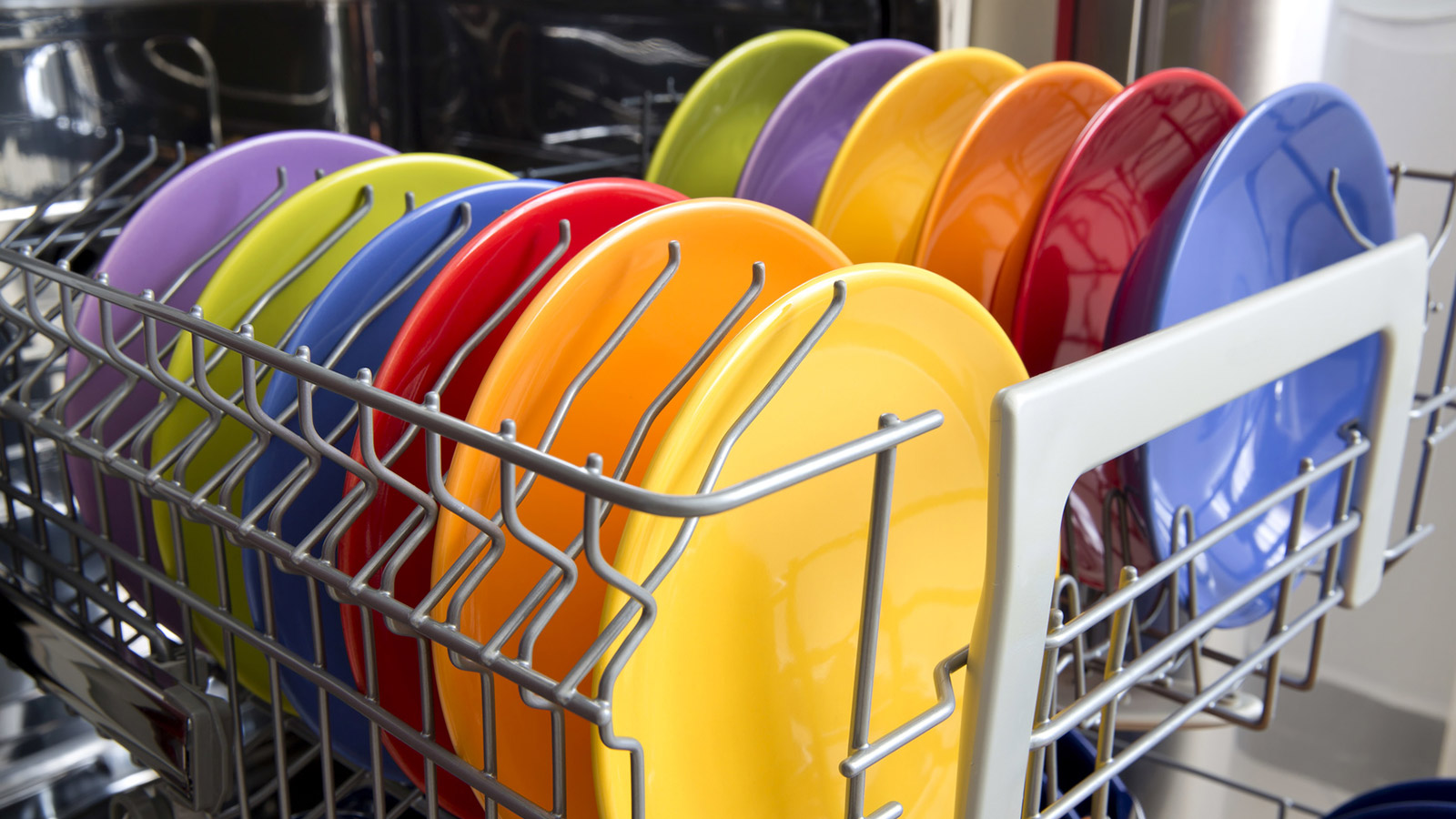 platos colores en lavavajillas