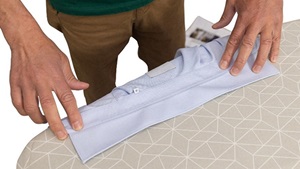 Planchando el cuello de una camisa