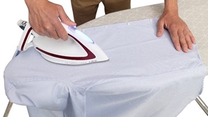 Planchando una camisa