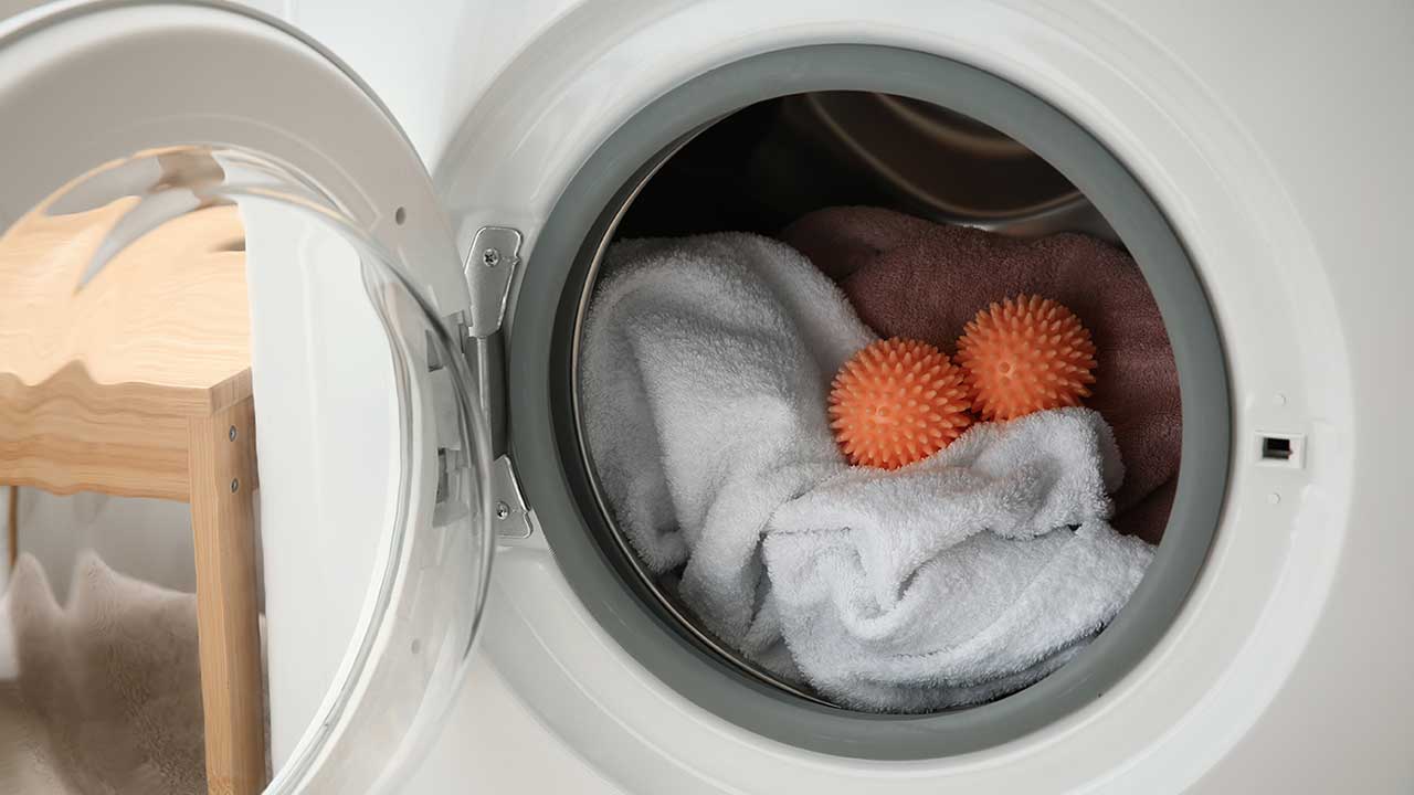 Secadora con bolas en su interior