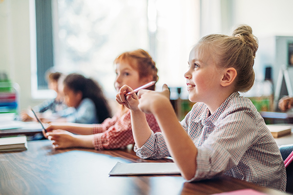 niños en clase