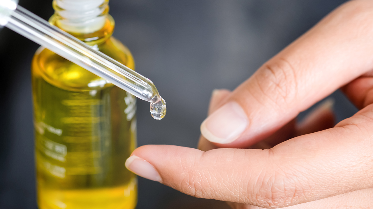aceite de CBD con dispensador de gotas