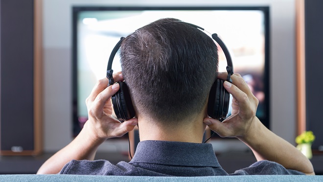 cómo conectar auriculares a TV
